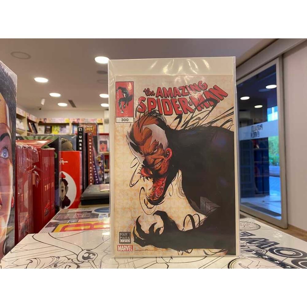 AMAZING SPIDER-MAN SAYI 300 YILDIRAY ÇINAR PARALEL EVREN EXCLUSIVE VARIANT